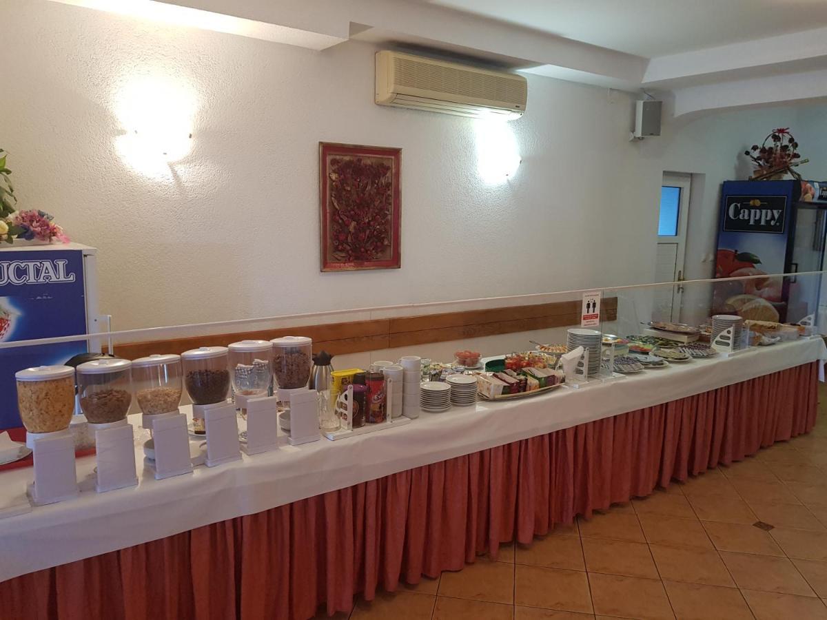 Pansion Komfor Moca Makarska Luaran gambar